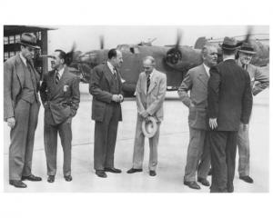 1942 UN Production Heads Press Photo 0516 - Willow Run Plane Factory - Ford