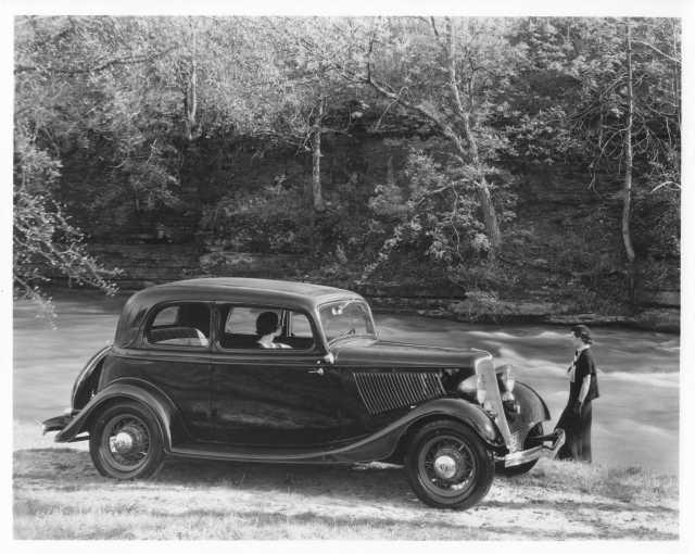 1933 Ford V-8 Victoria Press Photo 0549