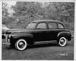 1941 Ford V8 Four Door Sedan Press Photo 0556
