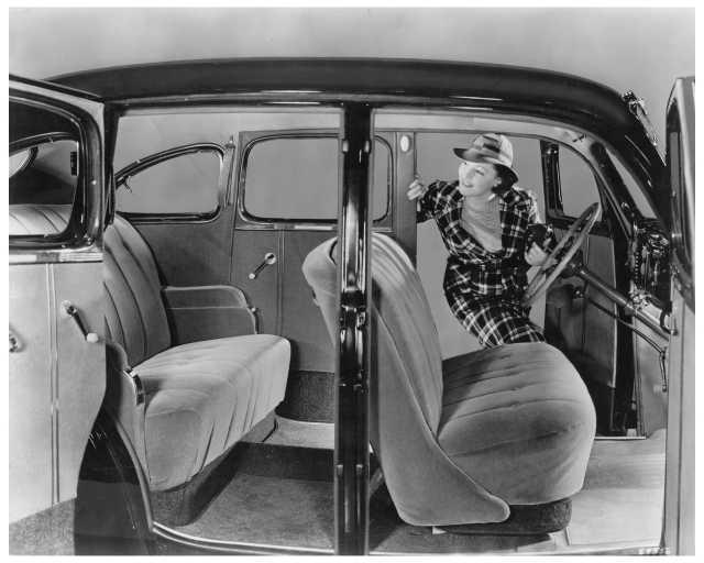 1938 Ford V8 Fordor Deluxe Sedan Interior Press Photo and Release 0602
