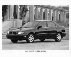 1999 Suzuki Esteem Sedan Press Photo 0023