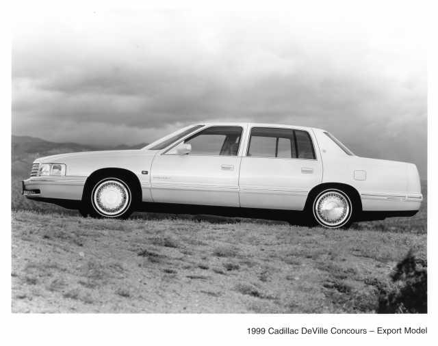 1999 Cadillac DeVille Concours Press Photo 0375 - Export Model