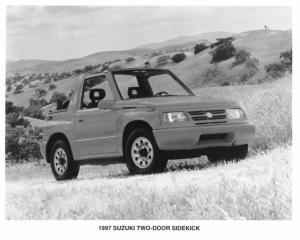 1997 Suzuki Sidekick Two-Door Press Photo 0028