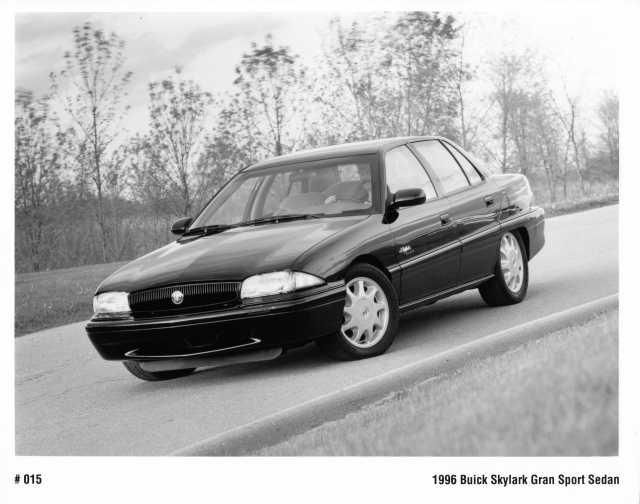 1996 Buick Skylark Gran Sport Sedan Press Photo 0285