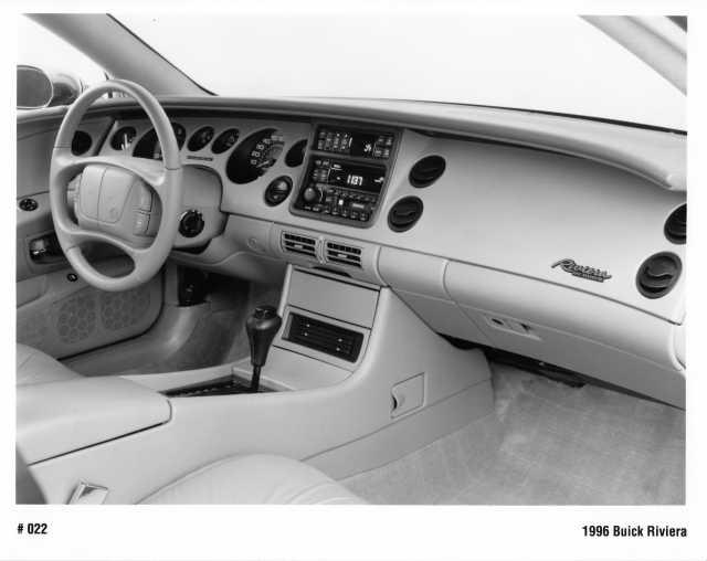 1996 Buick Riviera Dash Press Photo 0302