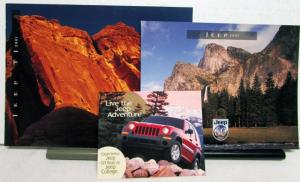 2001 Jeep TJ Grand Cherokee Liberty Features Specs Sales Brochure Post Card