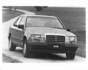 1986 Mercedes-Benz 300E Press Photo and Release 0039