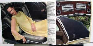 1968 Lincoln Dealer Sales Brochure Continental Features & Options Cutout Cover