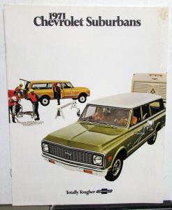 1971 Chevrolet Suburban CS & CE 10 & 20 Truck Dealer Sales Brochure Original